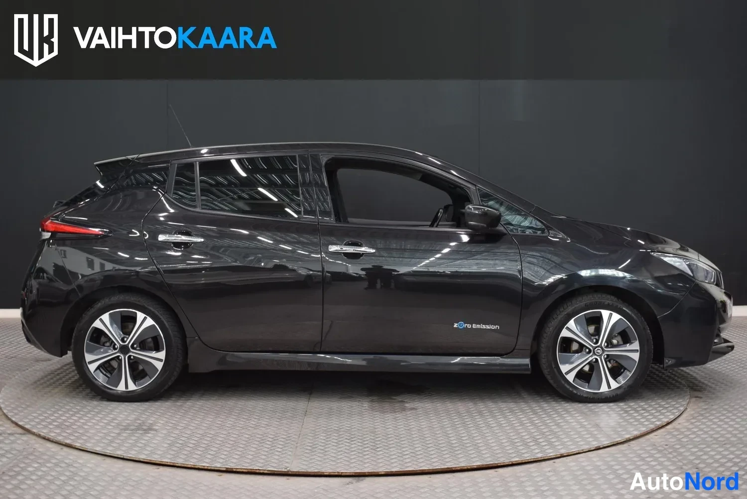 Musta Nissan Leaf 2018, ulkokuva 5 – Raisio