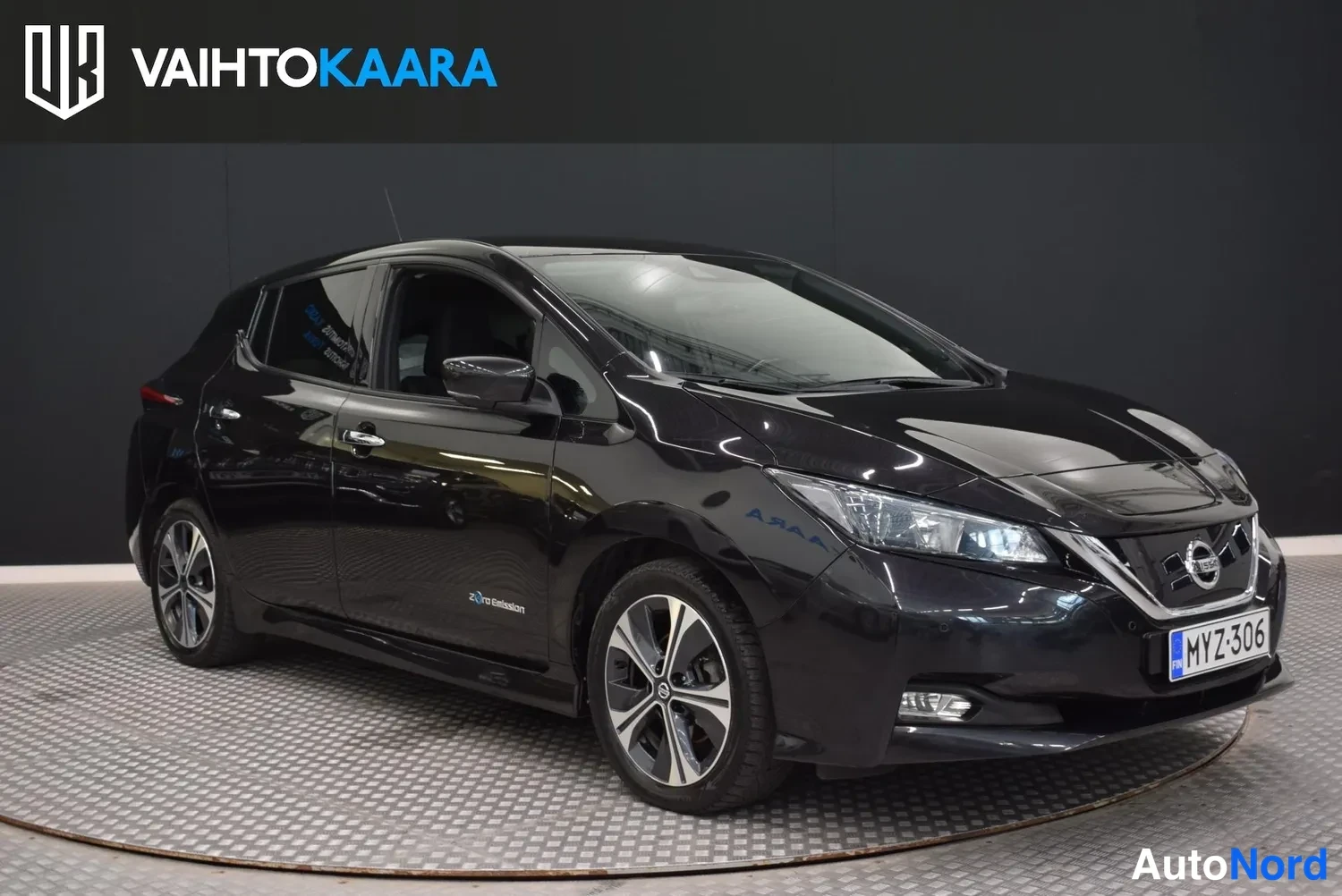 Musta Nissan Leaf 2018, ulkokuva 6 – Raisio