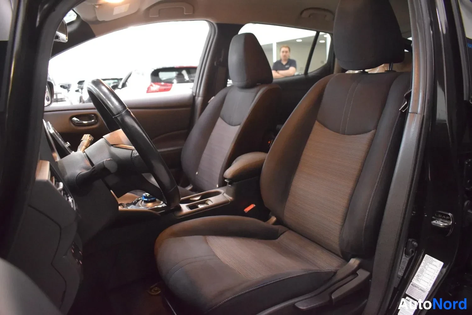 Musta Nissan Leaf 2018, ulkokuva 9 – Raisio