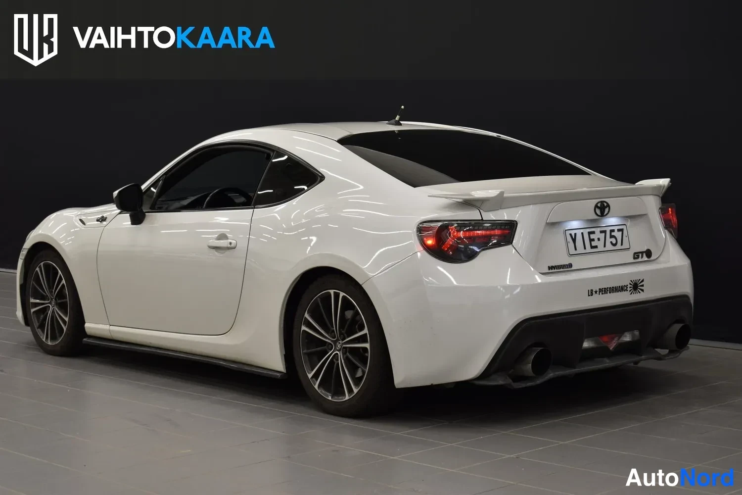 Valkoinen Toyota GT86 2012, ulkokuva 3 – Raisio