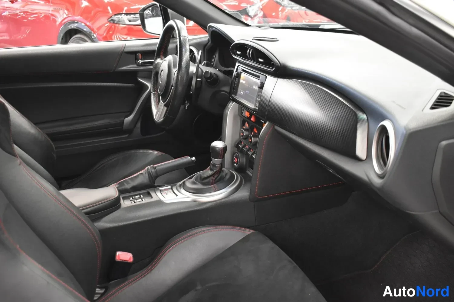 Valkoinen Toyota GT86 2012, ulkokuva 8 – Raisio