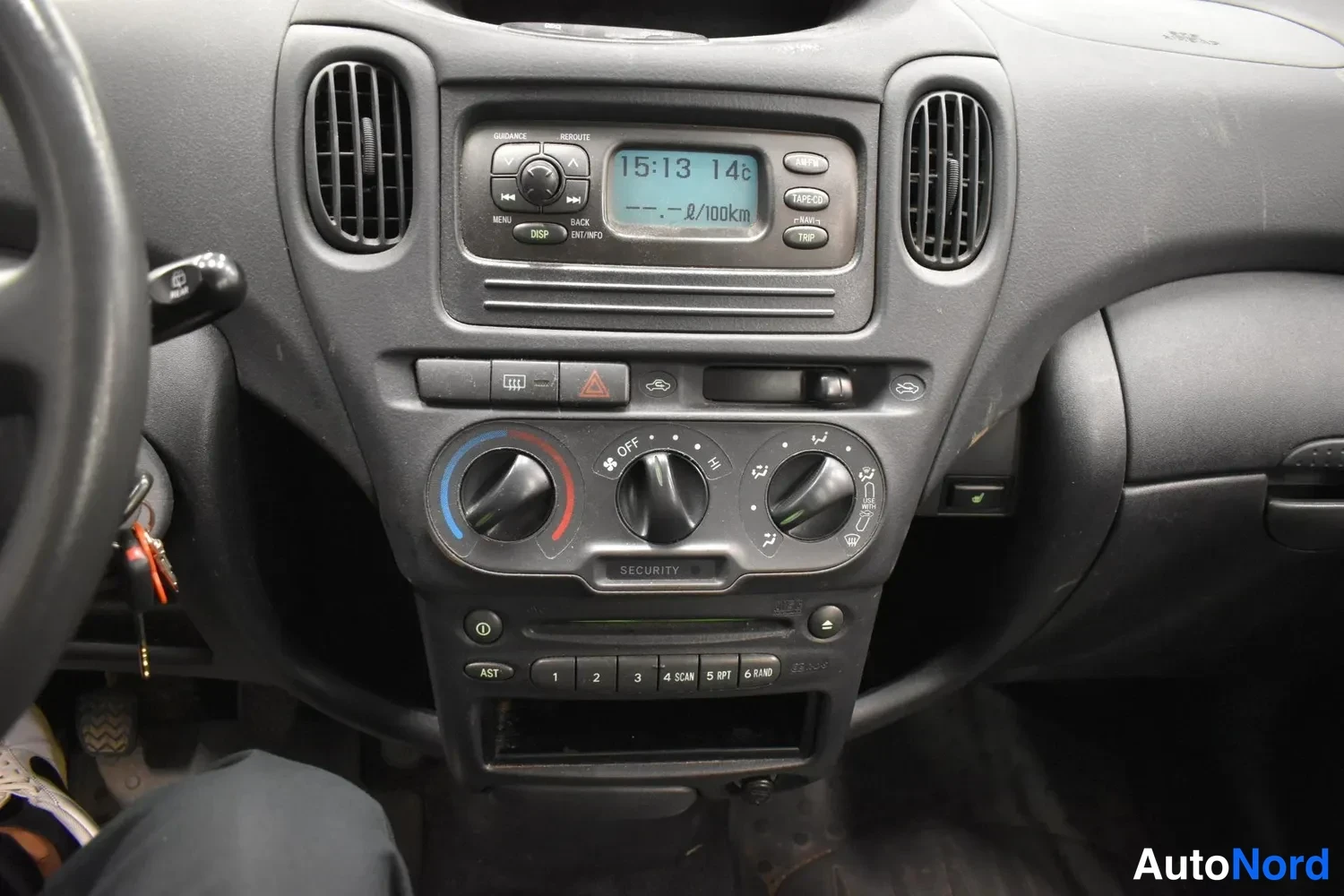 Punainen Toyota Yaris Verso 2004, ulkokuva 11 – Raisio