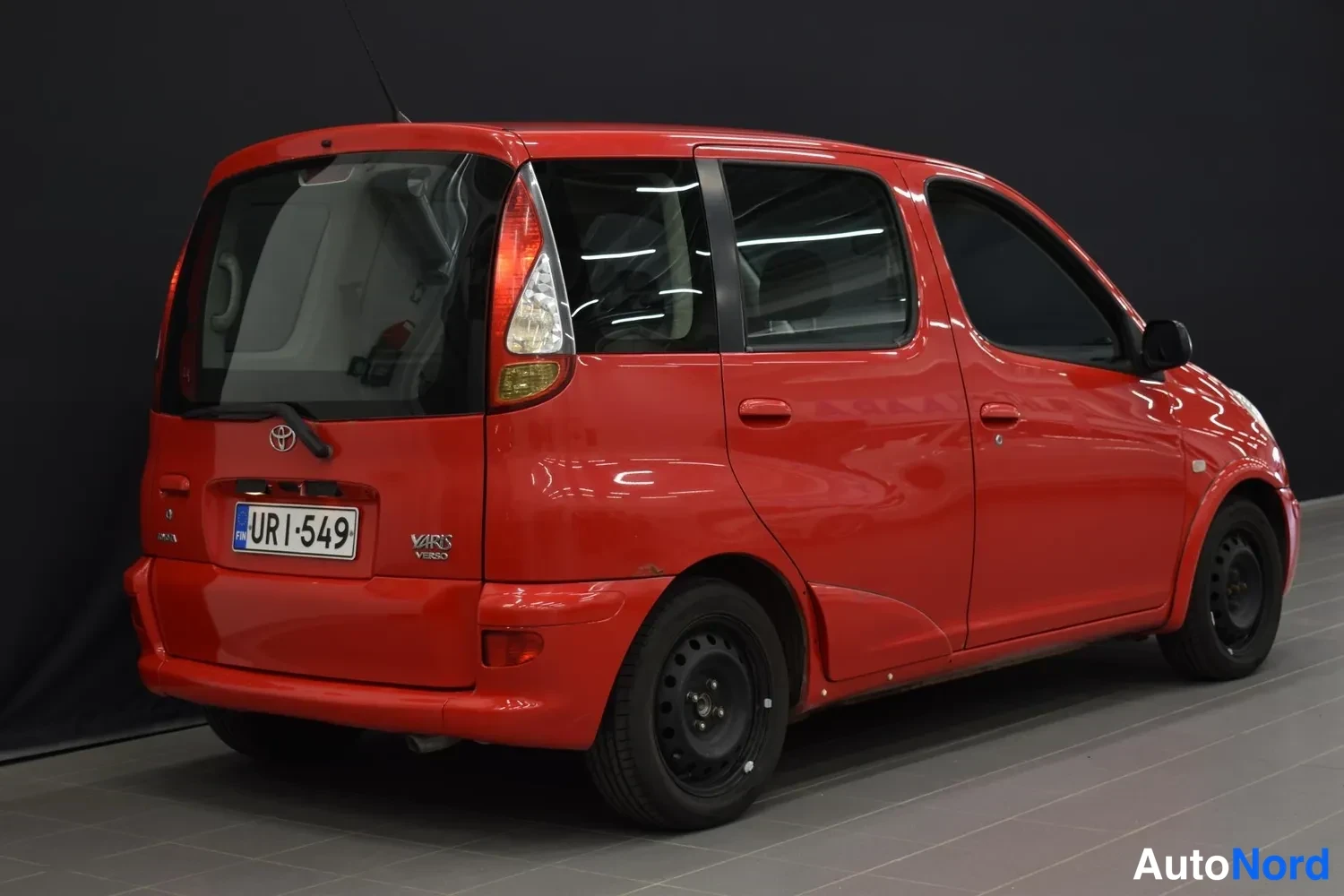 Punainen Toyota Yaris Verso 2004, takaviisto, kuva 11
