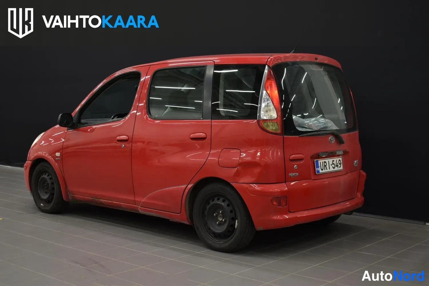 Punainen Toyota Yaris Verso 2004, ulkokuva 3 – Raisio