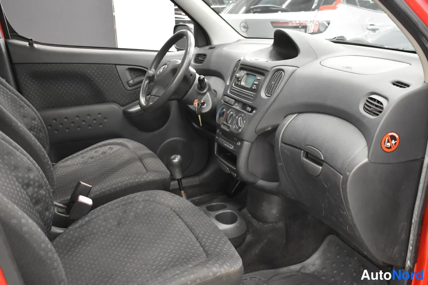 Punainen Toyota Yaris Verso 2004, ohjaamo, kuva 14