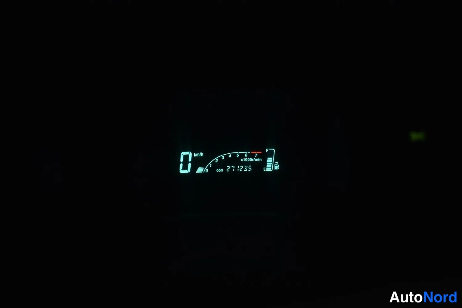 Punainen Toyota Yaris Verso 2004, yksityiskohta, kuva 21