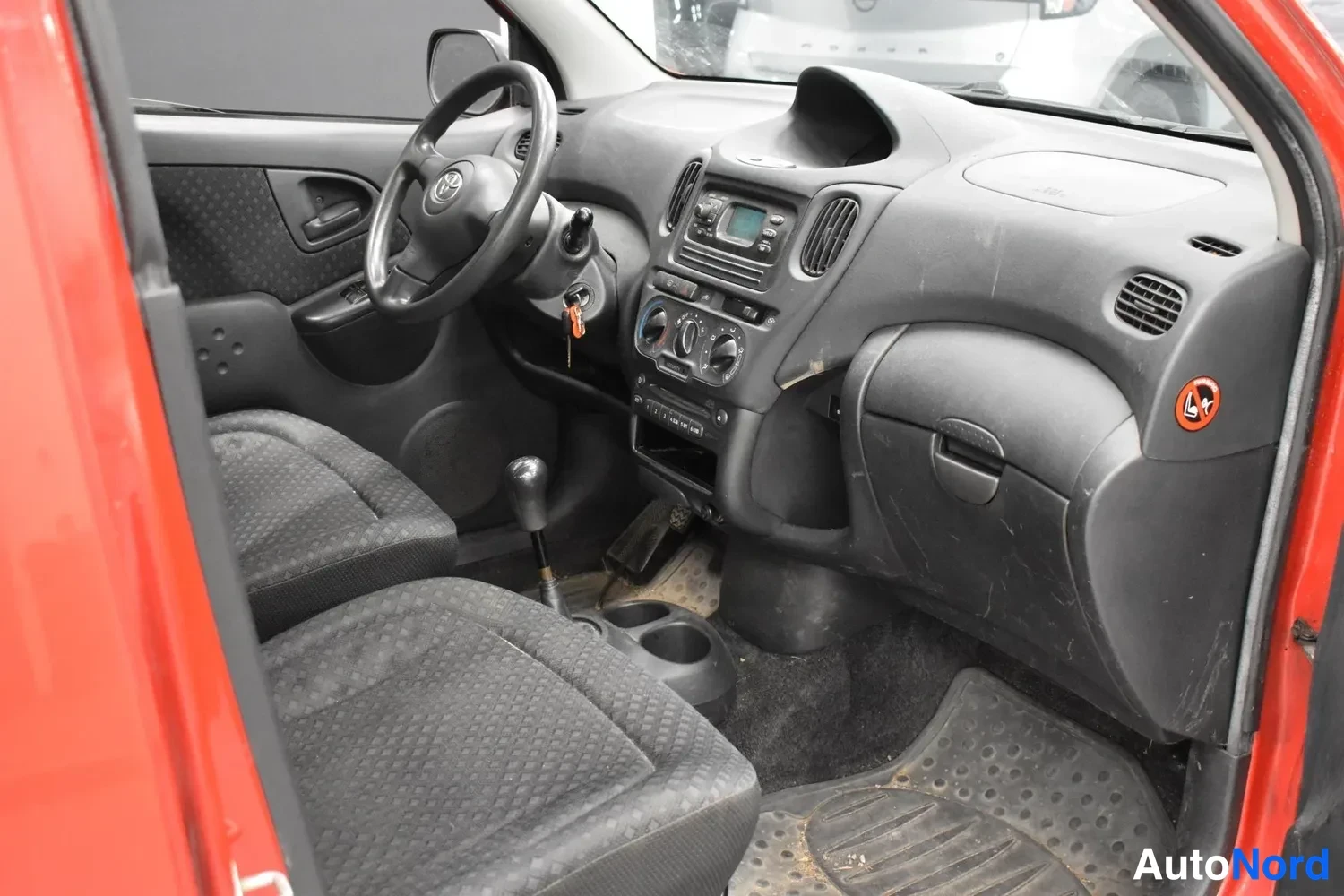 Punainen Toyota Yaris Verso 2004, ulkokuva 8 – Raisio