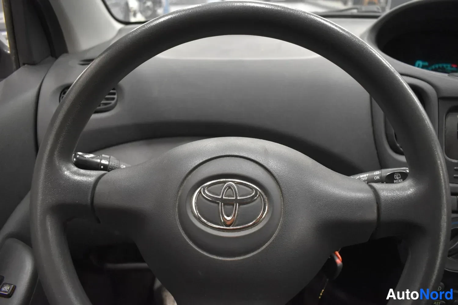 Punainen Toyota Yaris Verso 2004, ulkokuva 9 – Raisio