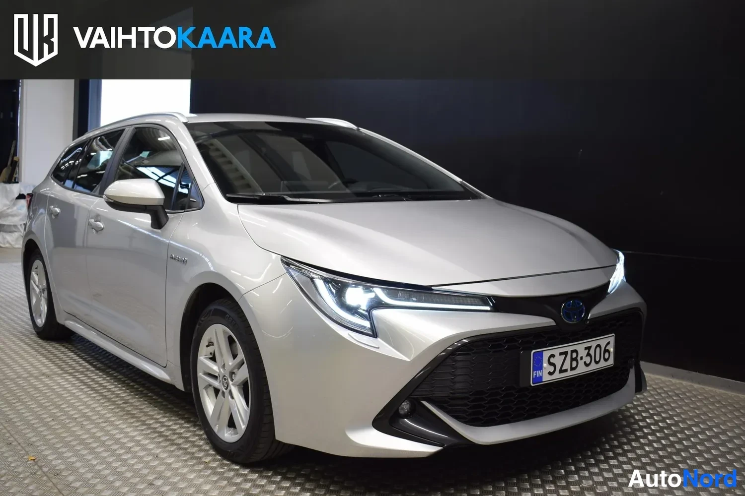Hopea Toyota Corolla Touring 2021, etuviisto, keula oikealle, kuva 3