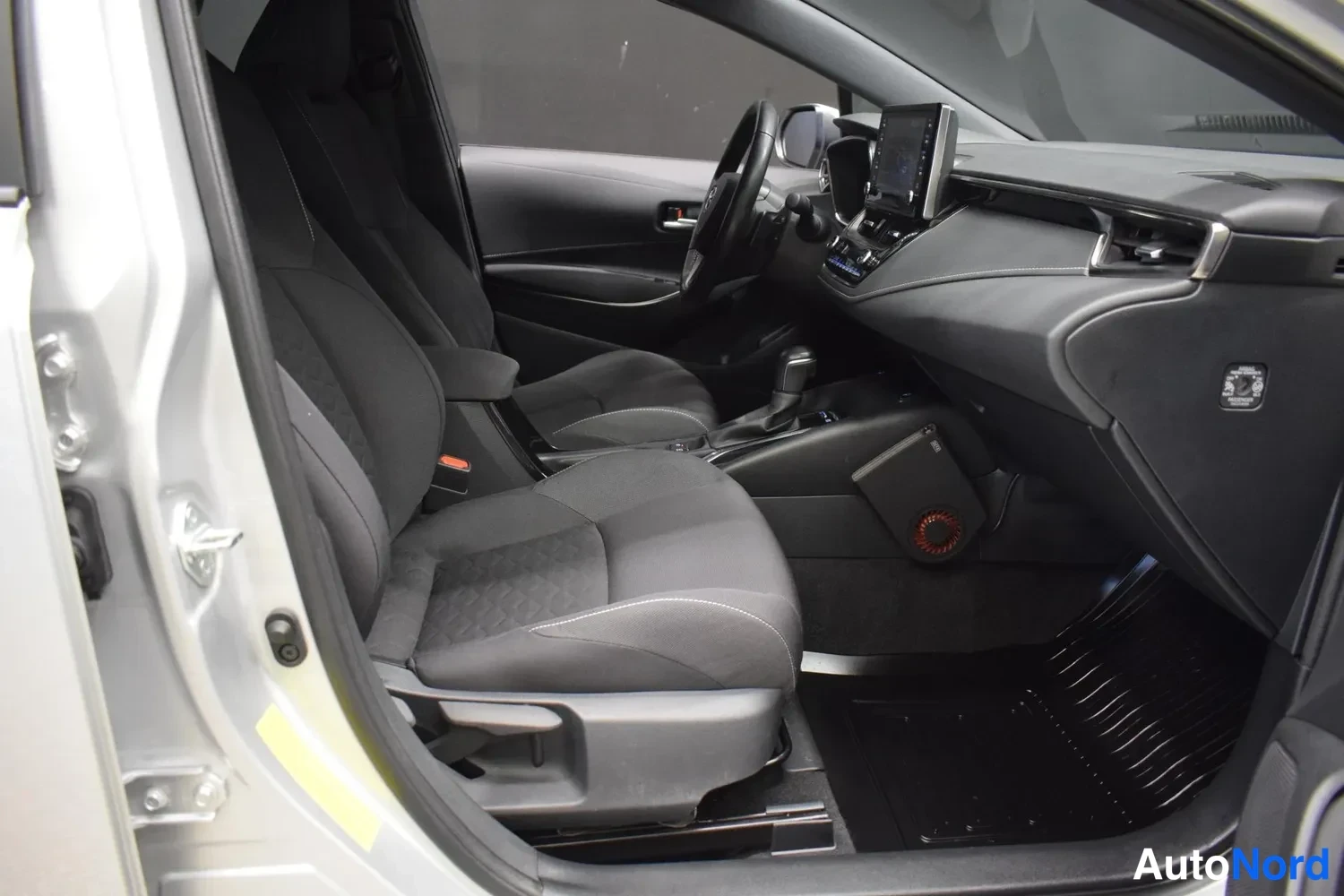 Hopea Toyota Corolla Touring 2021, kuva 13