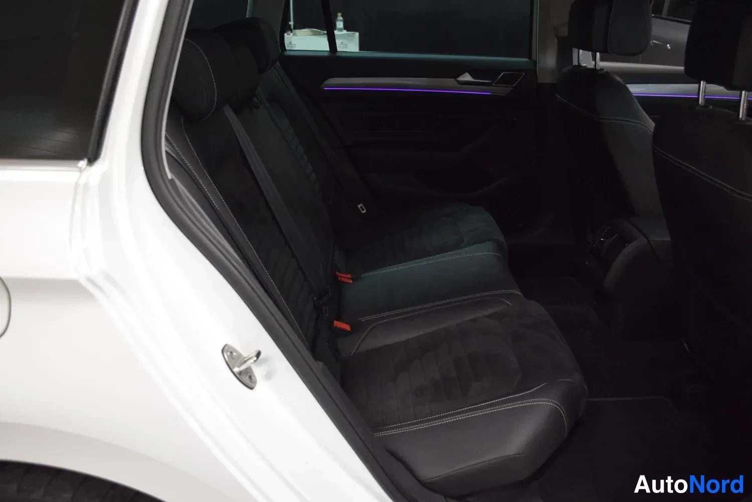 Valkoinen Volkswagen Passat Variant 2020, ulkokuva 13 – Raisio