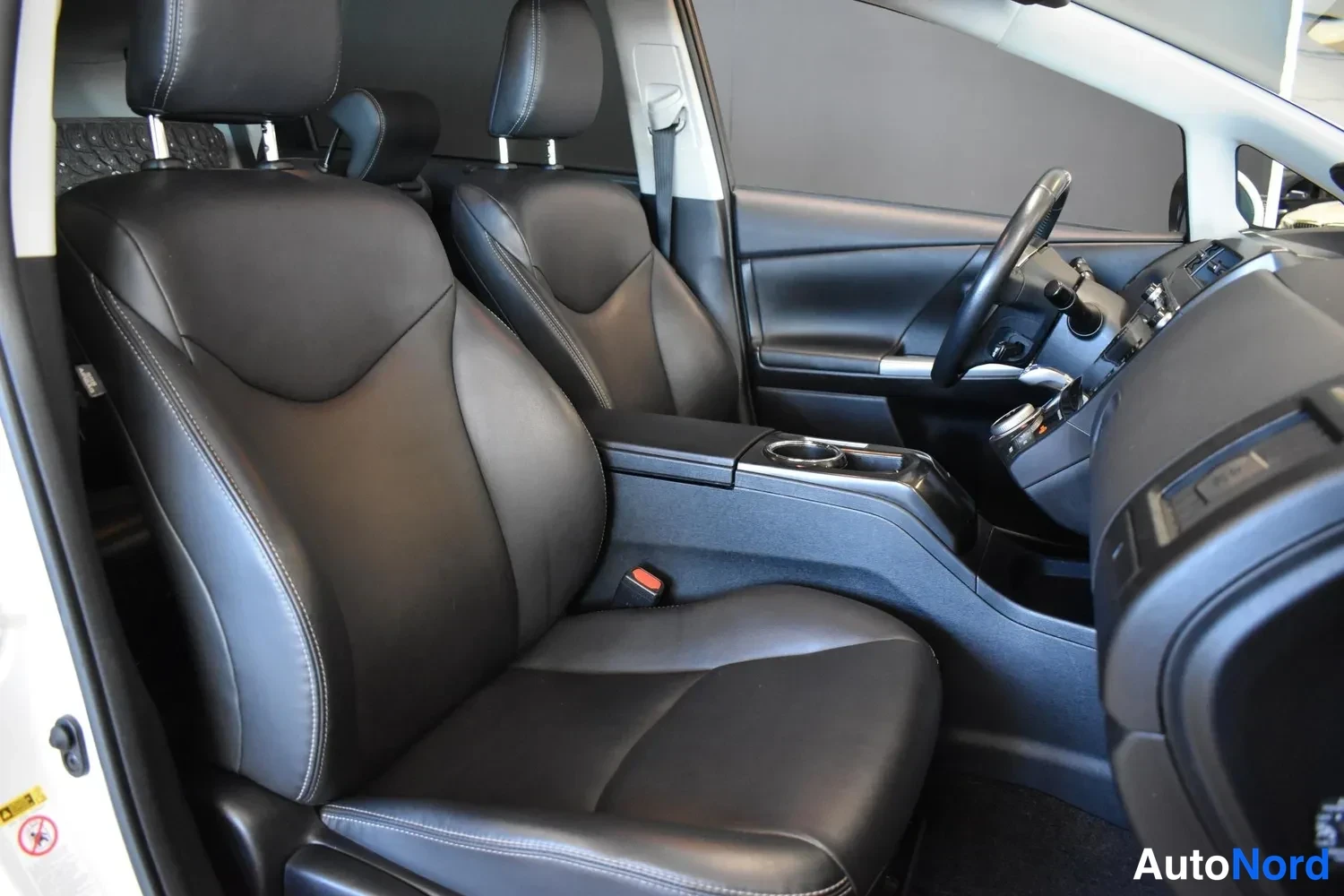 Valkoinen Toyota Prius+ 2016, ulkokuva 11 – Raisio