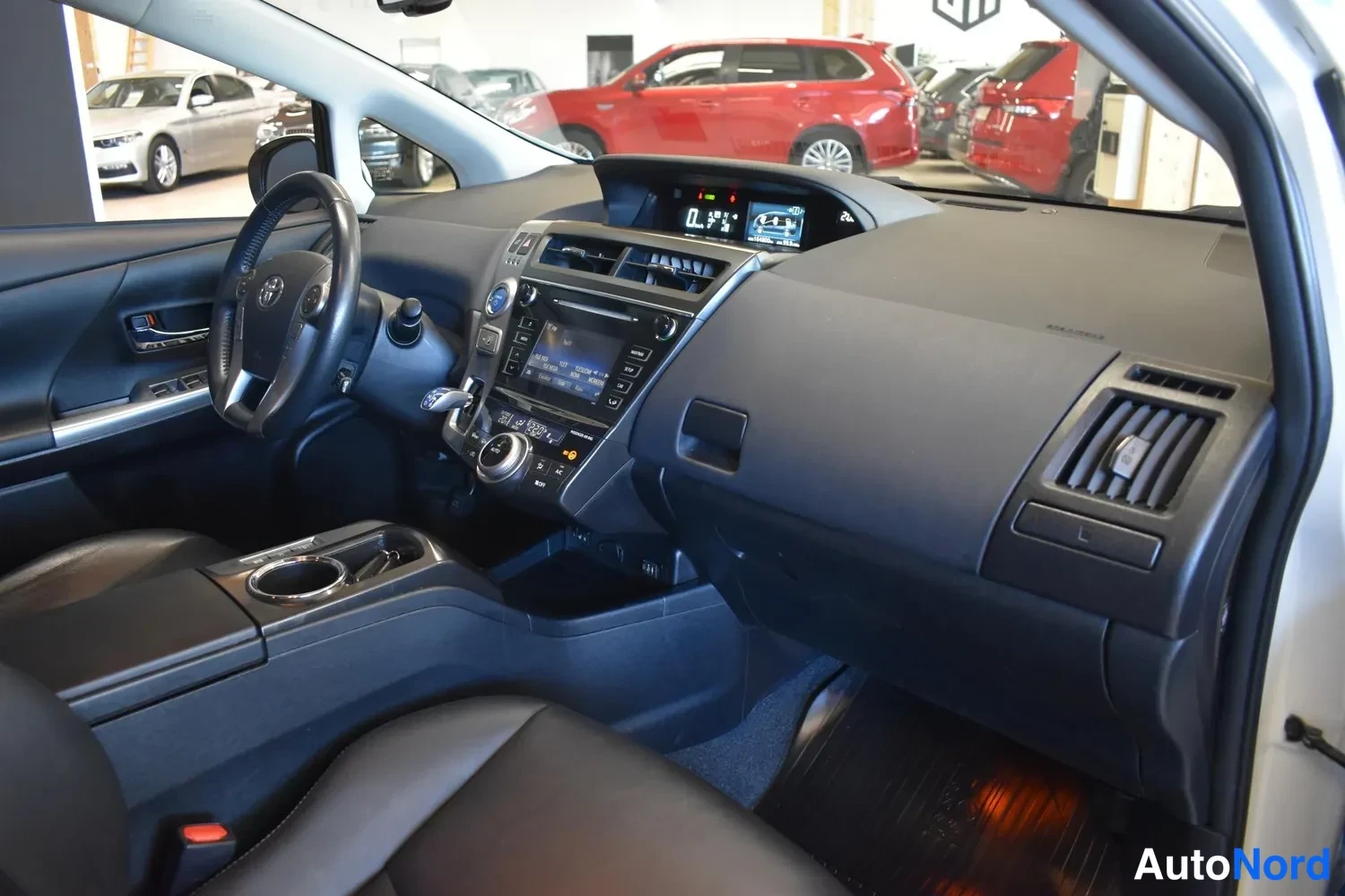 Valkoinen Toyota Prius+ 2016, ulkokuva 12 – Raisio