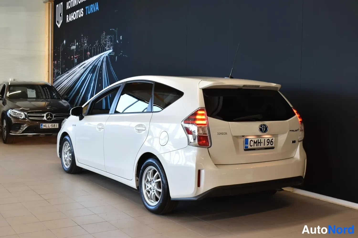 Valkoinen Toyota Prius+ 2016, ulkokuva 3 – Raisio