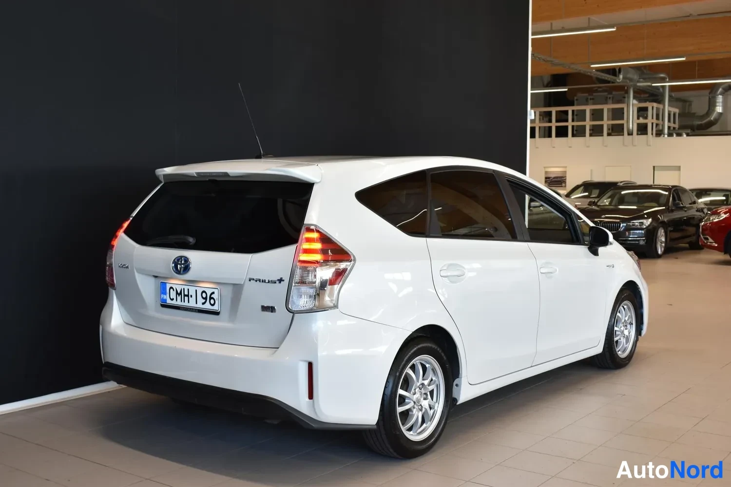 Valkoinen Toyota Prius+ 2016, ulkokuva 5 – Raisio