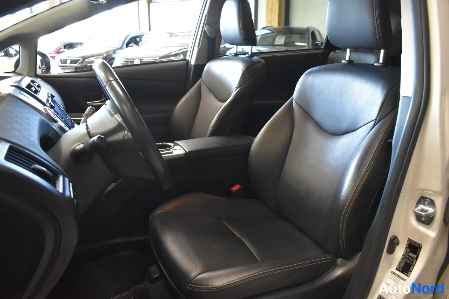 Valkoinen Toyota Prius+ 2016, ulkokuva 7 – Raisio