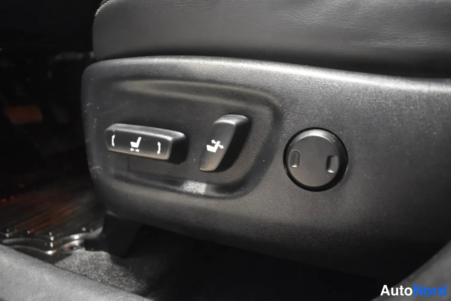 Valkoinen Toyota Prius+ 2016, ulkokuva 8 – Raisio