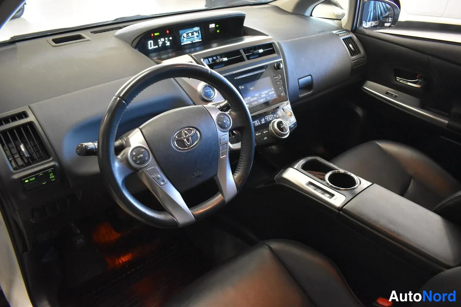 Valkoinen Toyota Prius+ 2016, ulkokuva 9 – Raisio