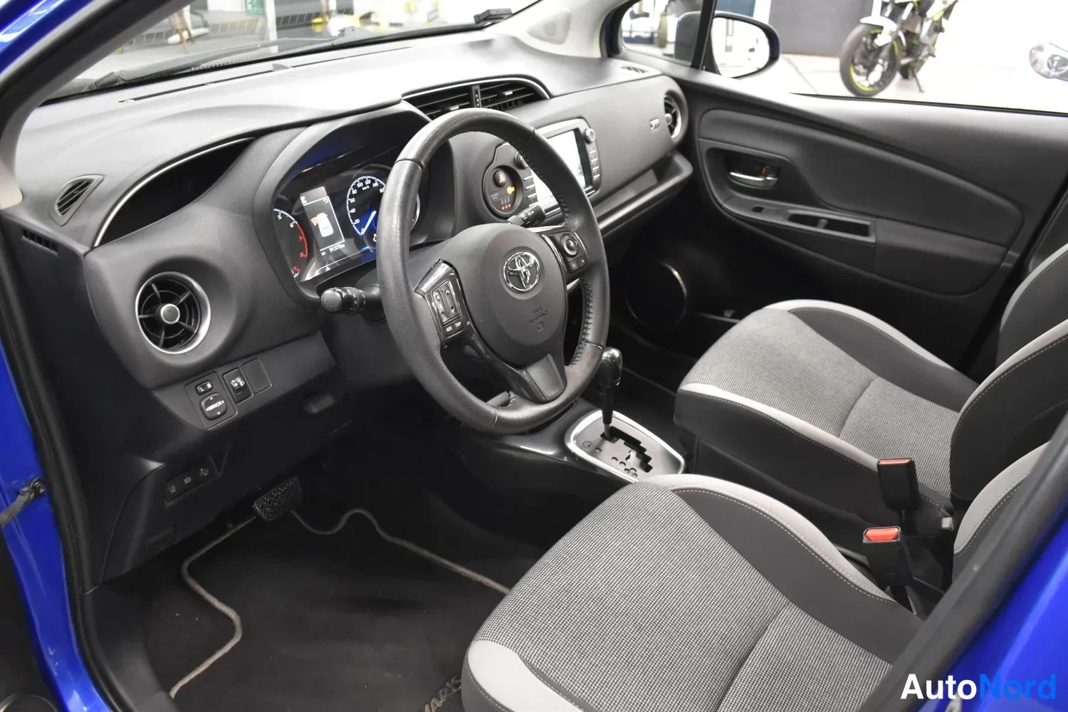 Sininen Toyota Yaris 2019, ulkokuva 8 – Raisio
