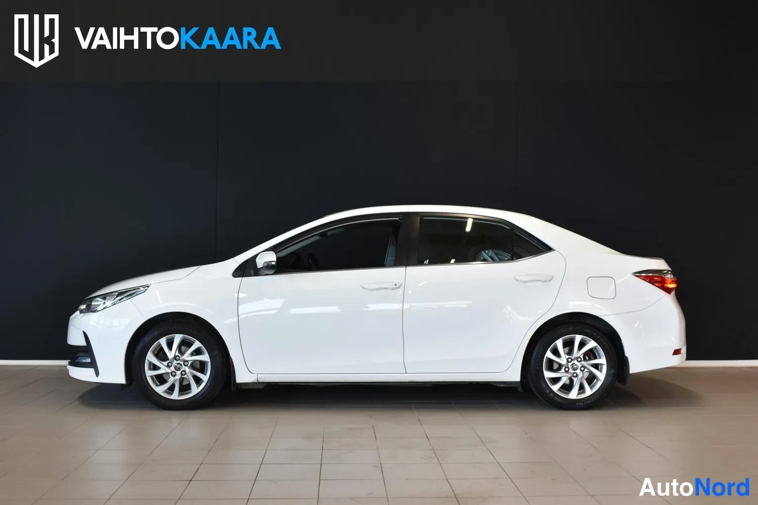 Valkoinen Toyota Corolla 2018, ulkokuva 2 – Raisio