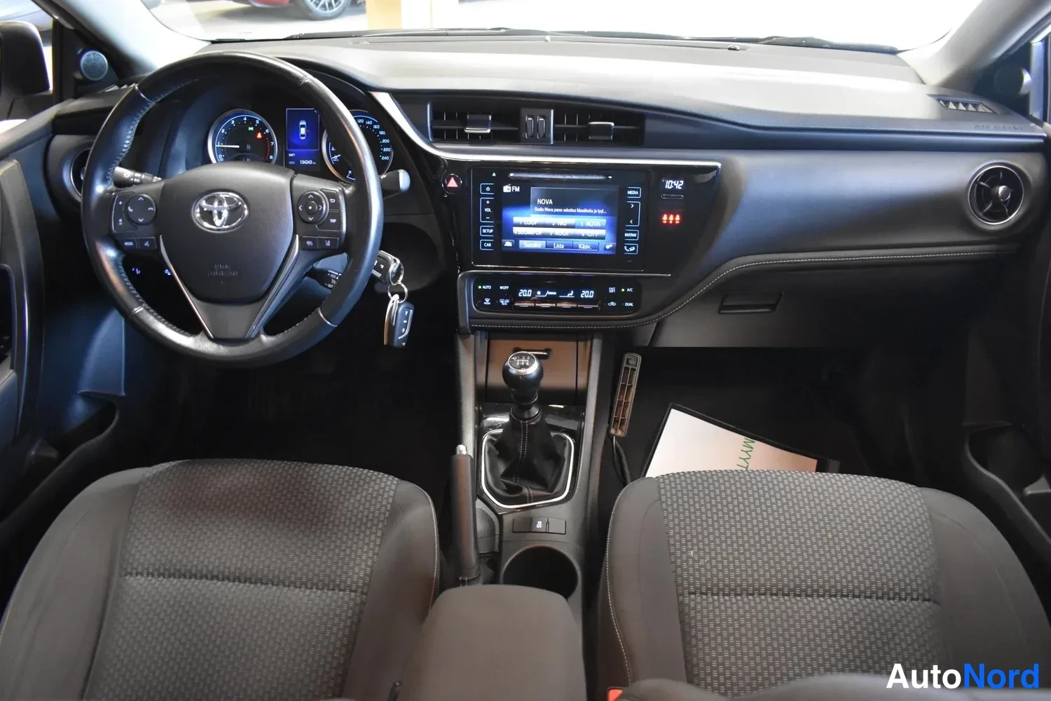 Valkoinen Toyota Corolla 2018, ulkokuva 11 – Raisio