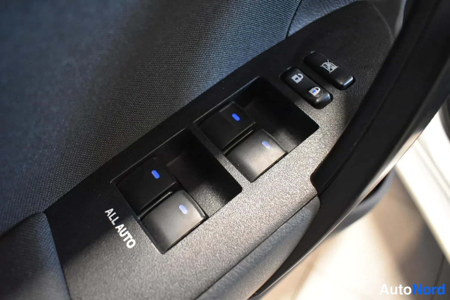 Valkoinen Toyota Corolla 2018, ulkokuva 12 – Raisio