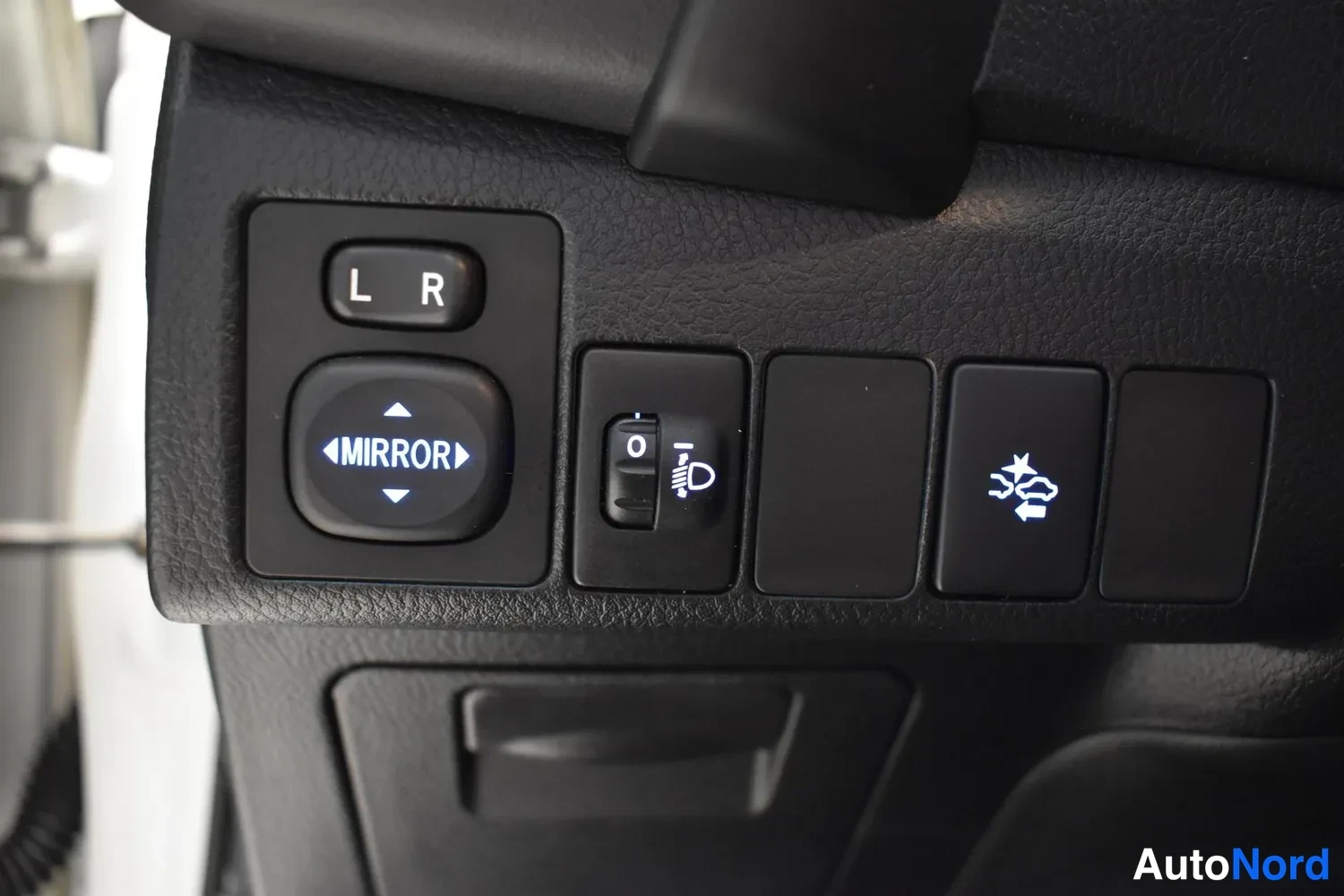 Valkoinen Toyota Corolla 2018, ulkokuva 13 – Raisio