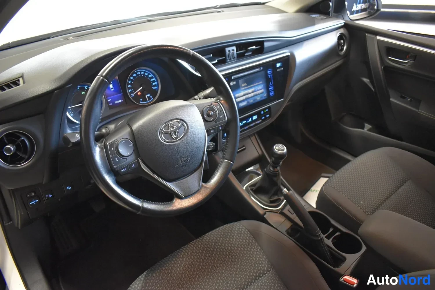 Valkoinen Toyota Corolla 2018, ulkokuva 7 – Raisio