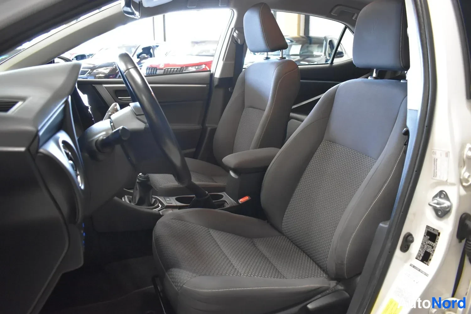 Valkoinen Toyota Corolla 2018, ulkokuva 8 – Raisio