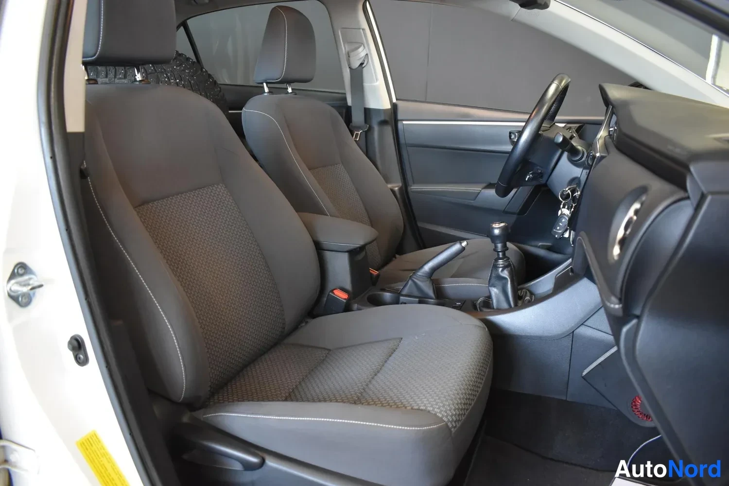 Valkoinen Toyota Corolla 2018, ulkokuva 10 – Raisio