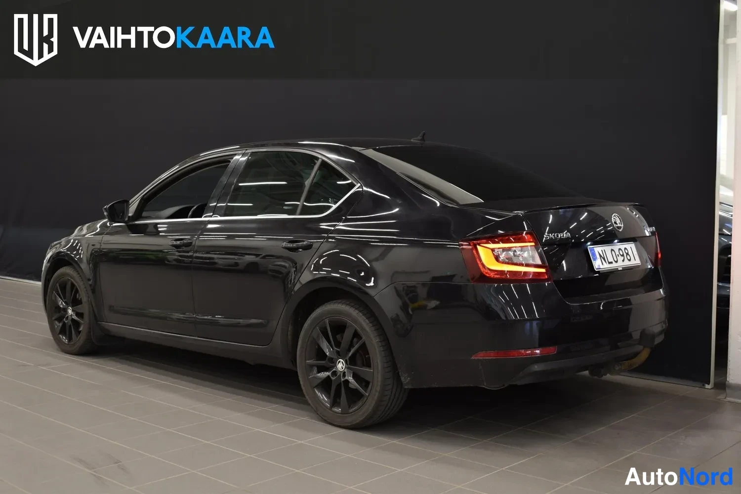 Musta Skoda Octavia 2019, ulkokuva 3 – Raisio