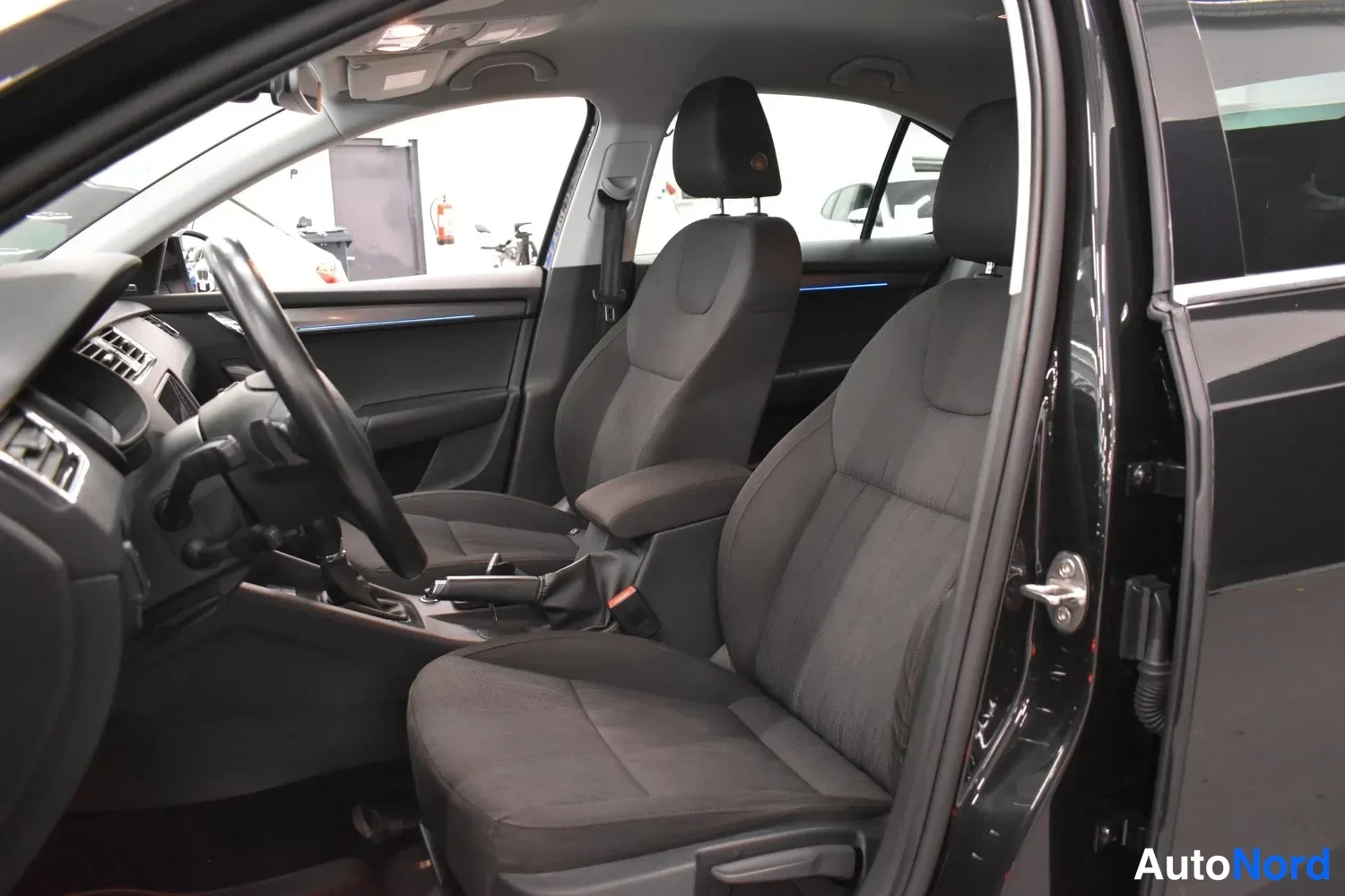 Musta Skoda Octavia 2019, kuva 15