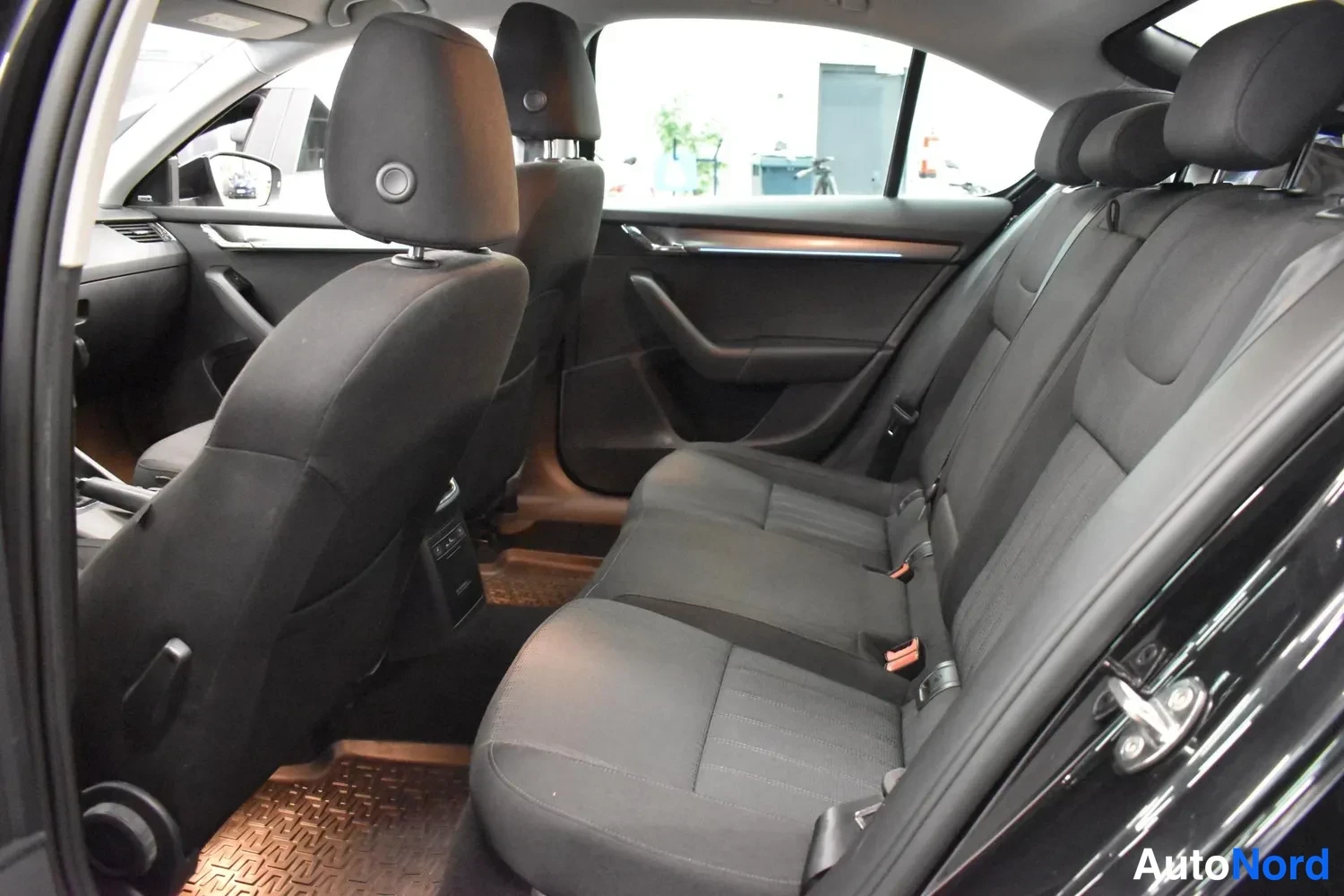 Musta Skoda Octavia 2019, kuva 17