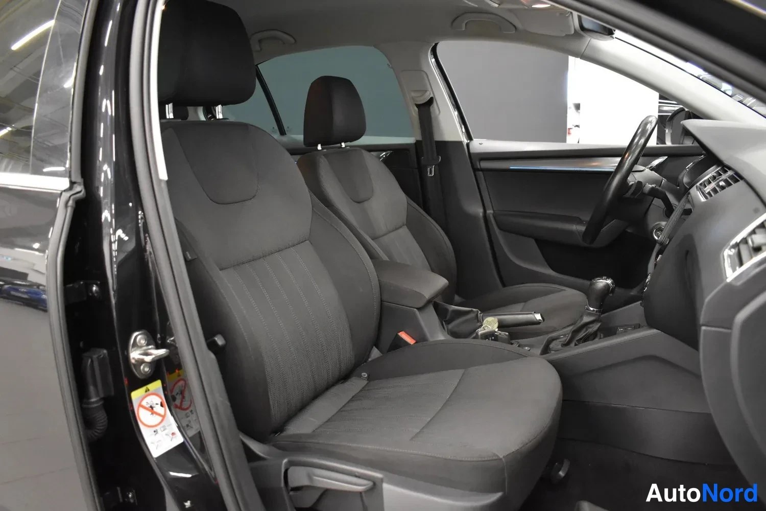 Musta Skoda Octavia 2019, kuva 18