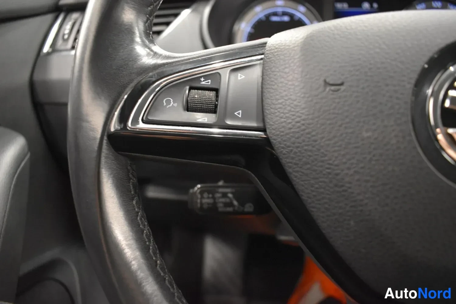 Musta Skoda Octavia 2019, yksityiskohta, kuva 9