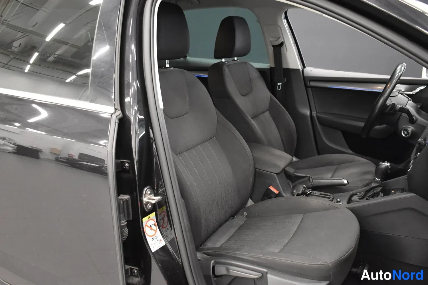 Musta Skoda Octavia 2019, ulkokuva 6 – Raisio