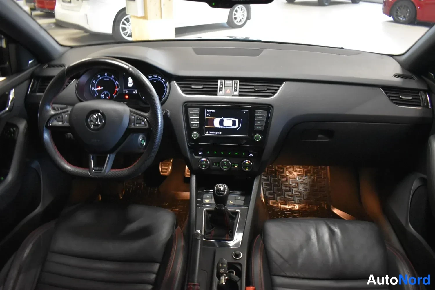 Musta Skoda Octavia 2016, ulkokuva 11 – Raisio