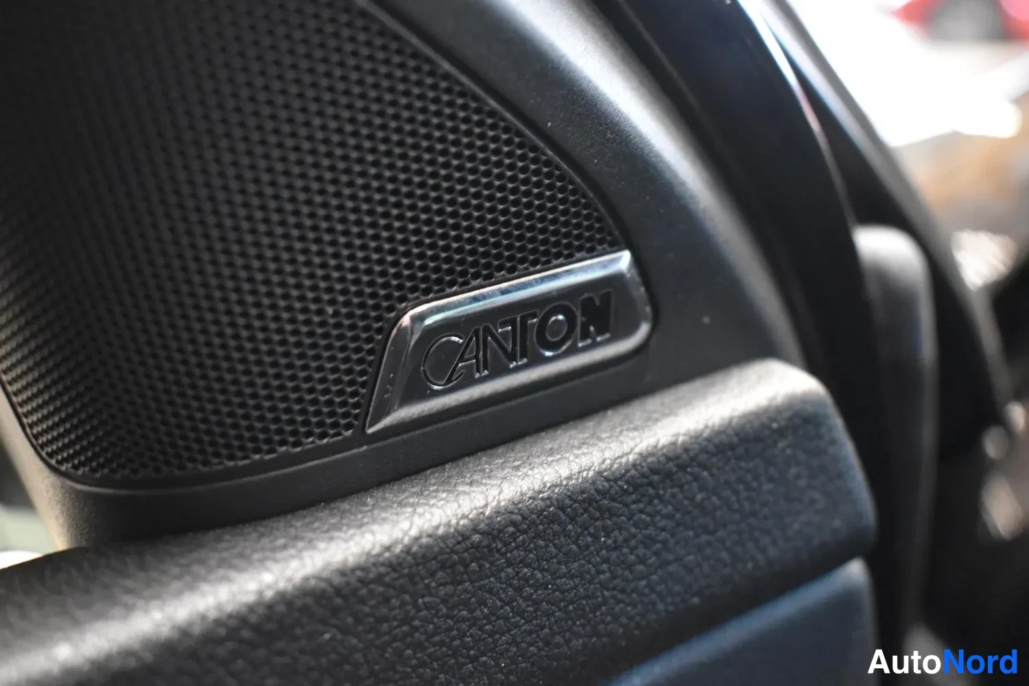 Musta Skoda Octavia 2016, ulkokuva 16 – Raisio