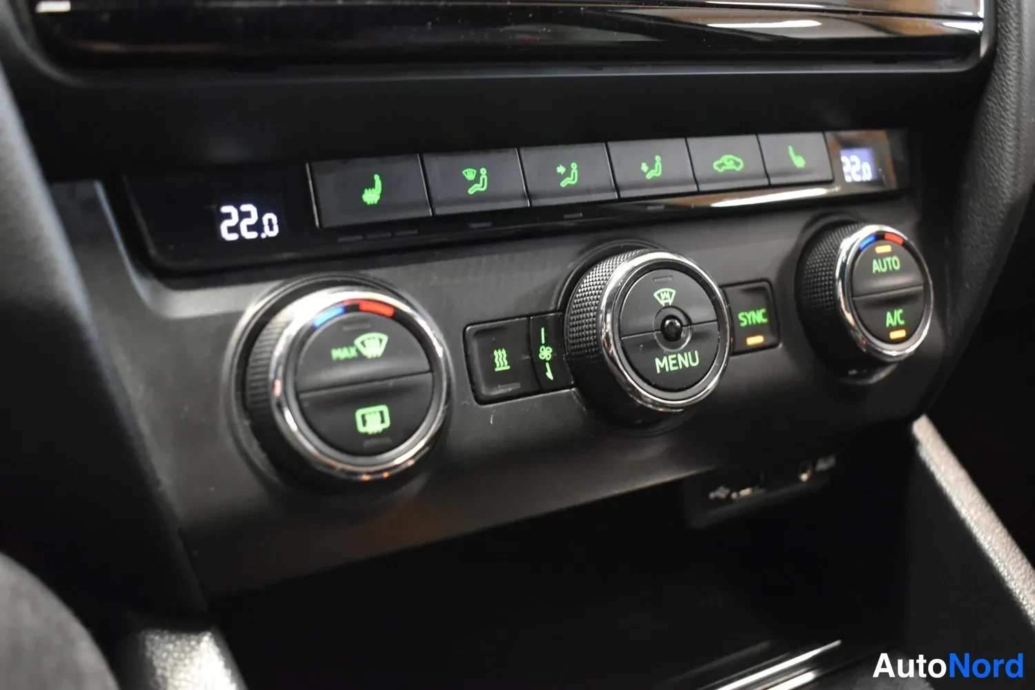 Musta Skoda Octavia 2016, ulkokuva 22 – Raisio