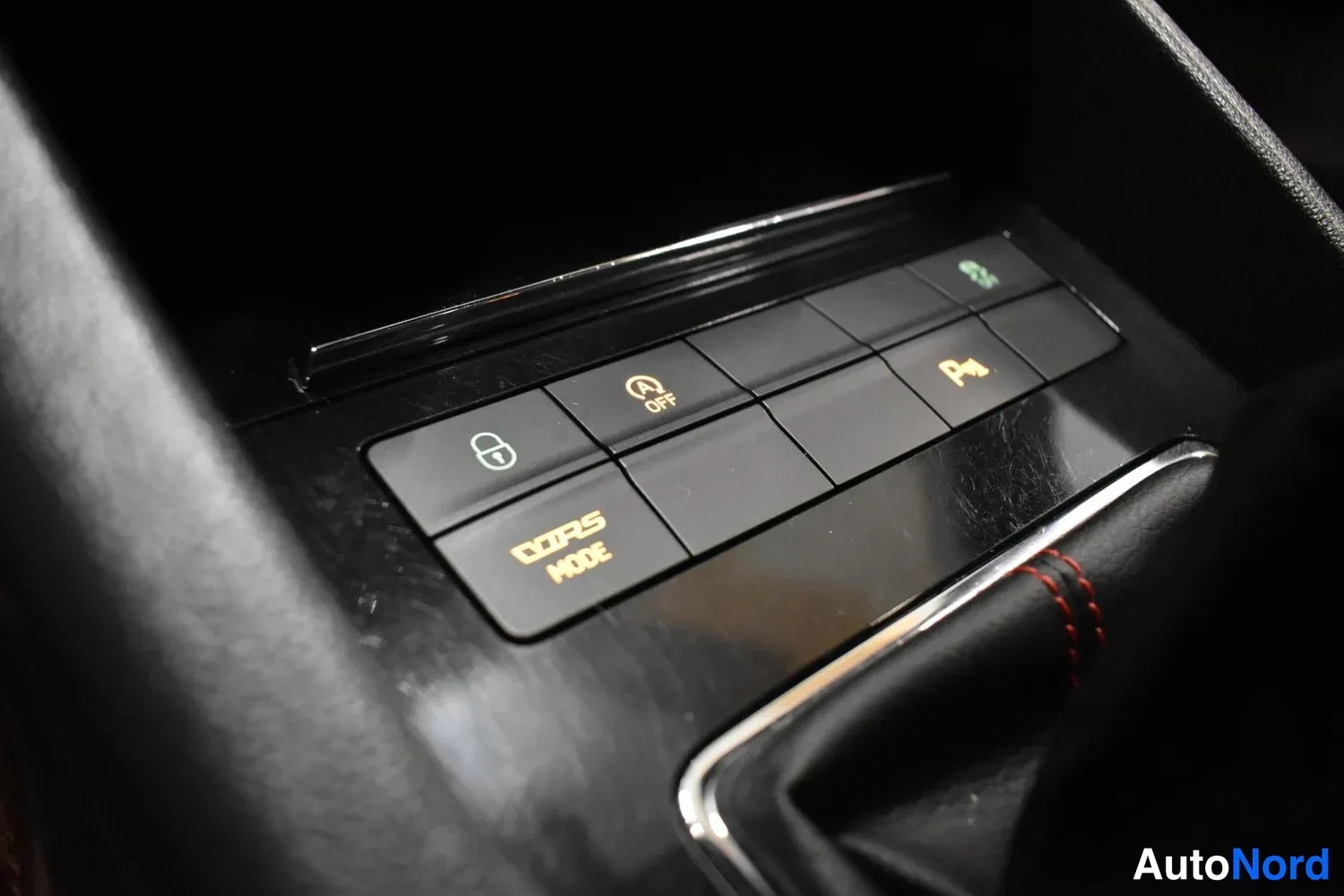 Musta Skoda Octavia 2016, ulkokuva 28 – Raisio