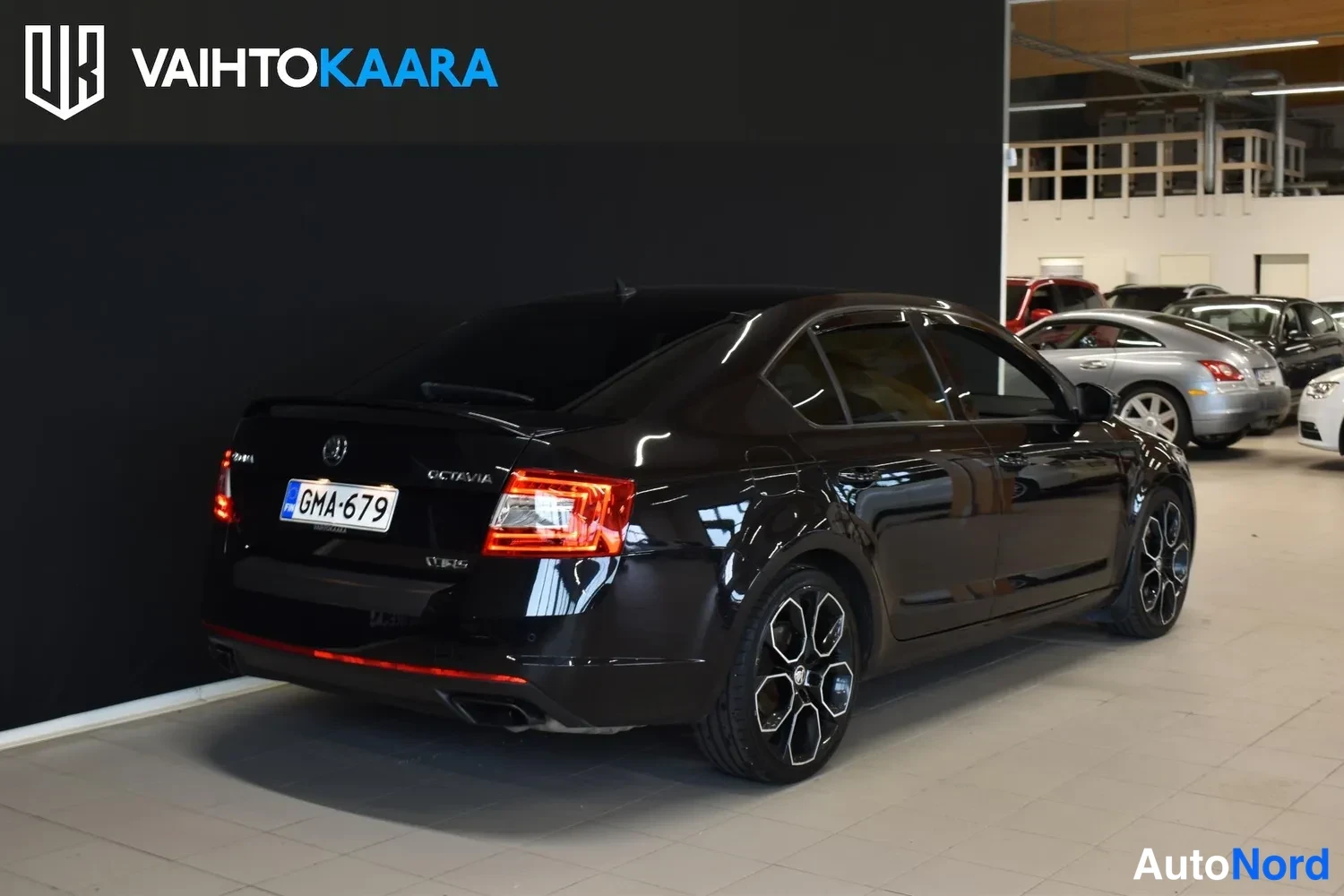 Musta Skoda Octavia 2016, ulkokuva 5 – Raisio