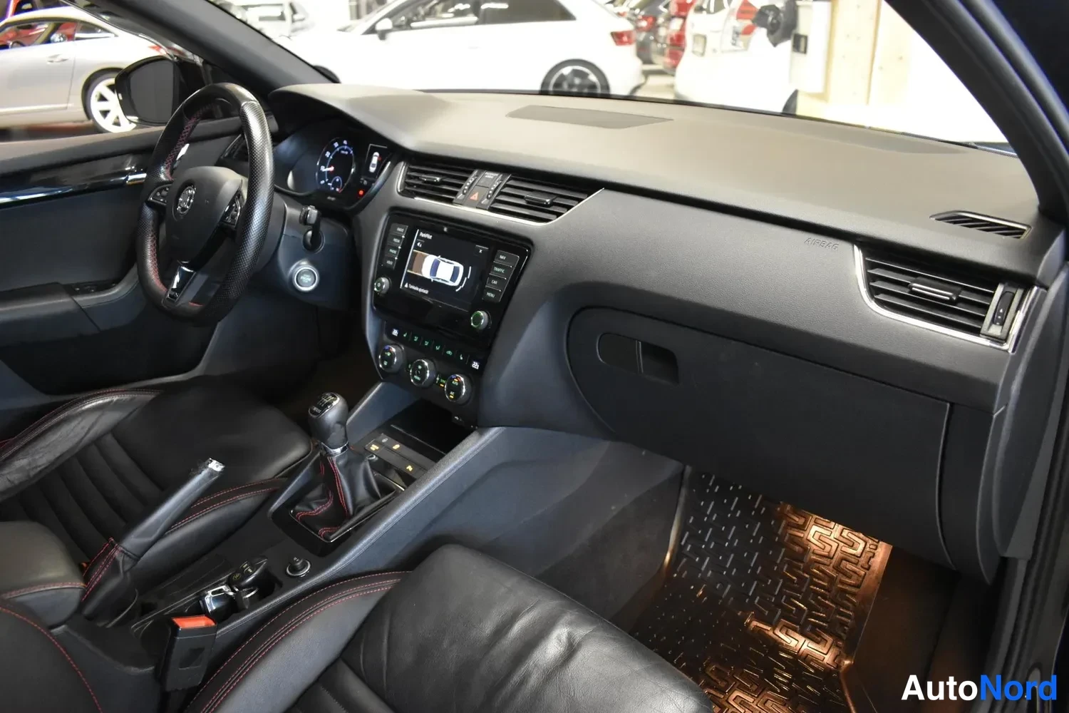 Musta Skoda Octavia 2016, ulkokuva 9 – Raisio