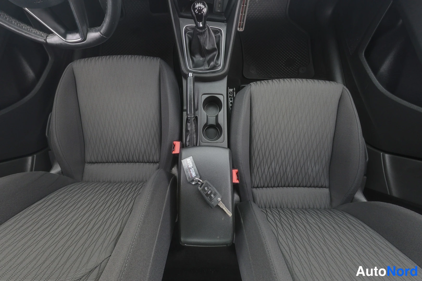 Harmaa Seat Leon 2016, etuistuimet, kuva 10