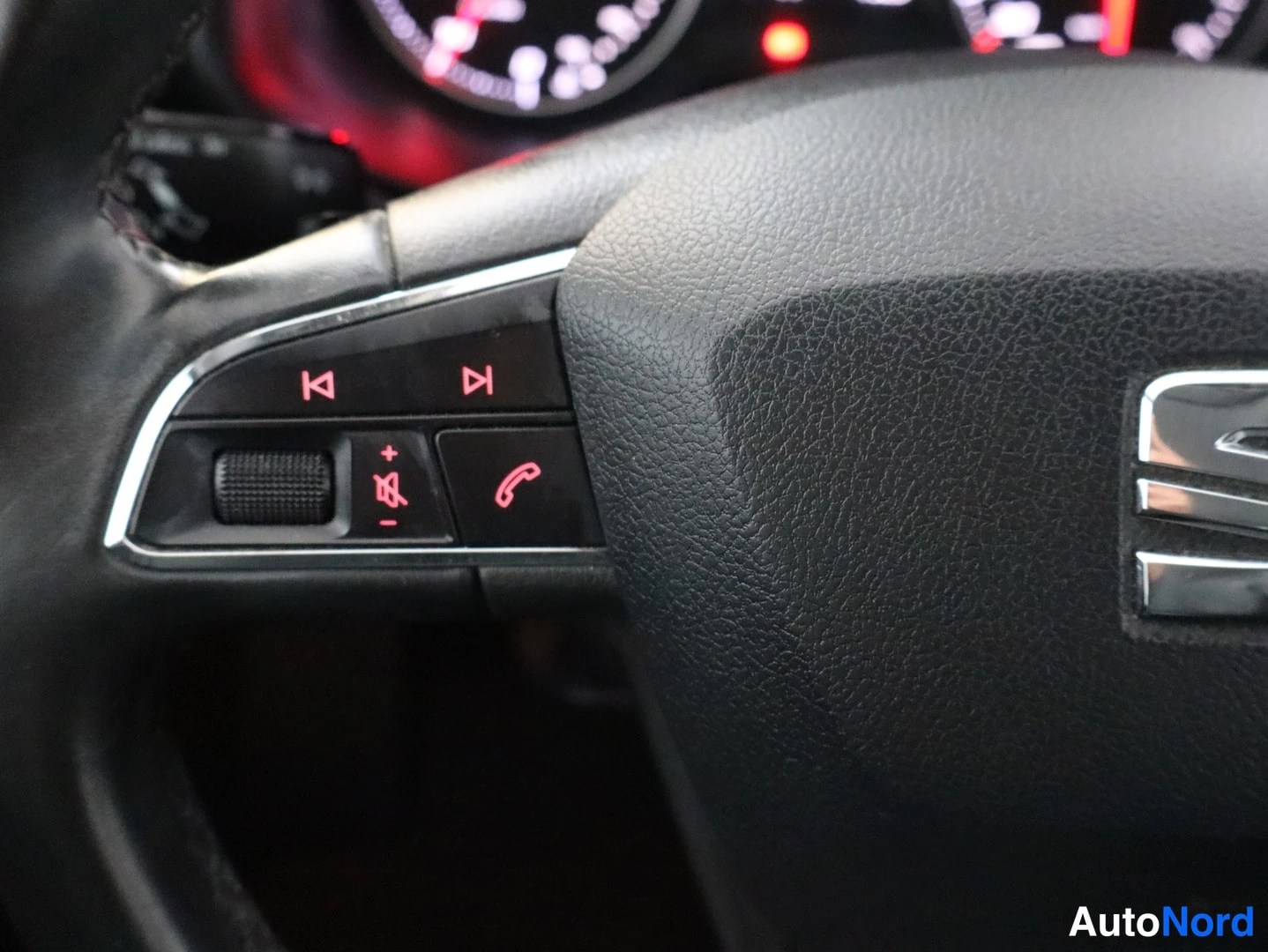 Harmaa Seat Leon 2016, yksityiskohta, kuva 17