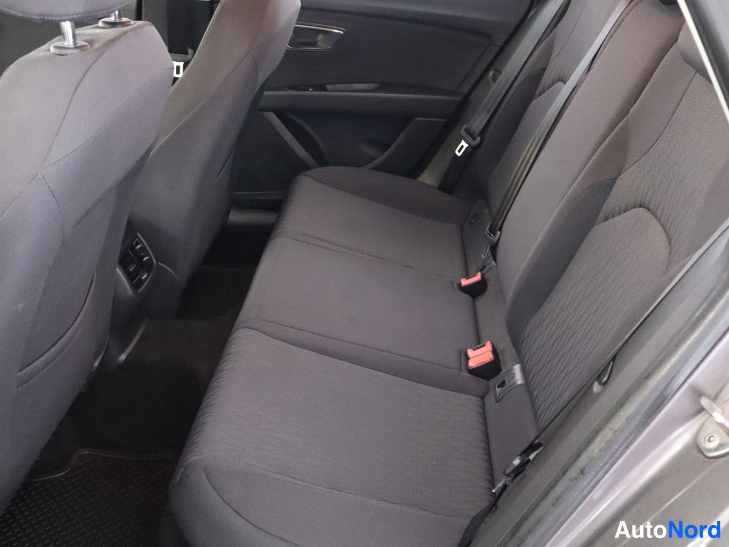 Harmaa Seat Leon 2016, takaistuimet, kuva 13