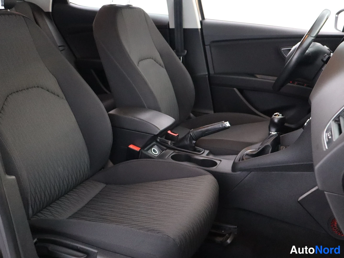 Harmaa Seat Leon 2016, etuistuimet, kuva 11