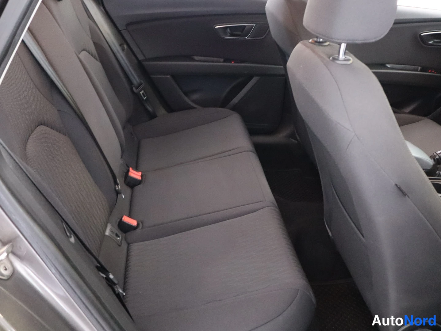 Harmaa Seat Leon 2016, takaistuimet, kuva 14