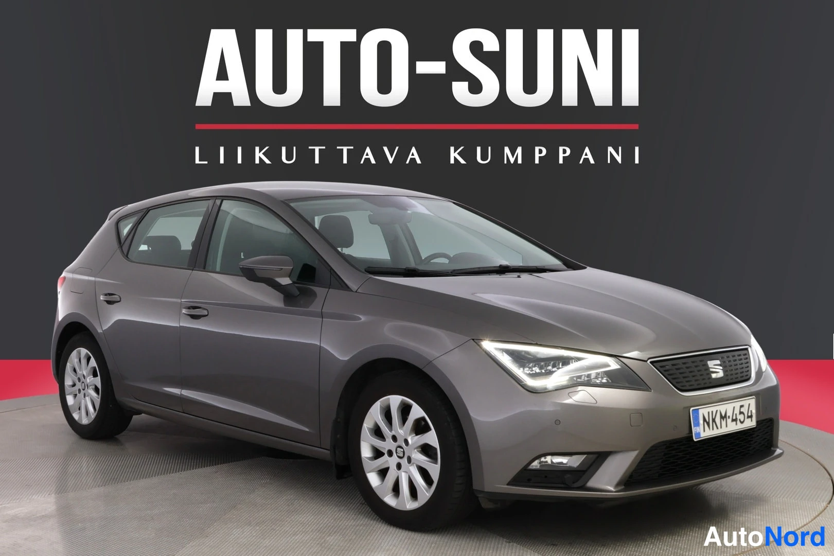 Harmaa Seat Leon 2016, etuviisto, keula oikealle, kuva 2