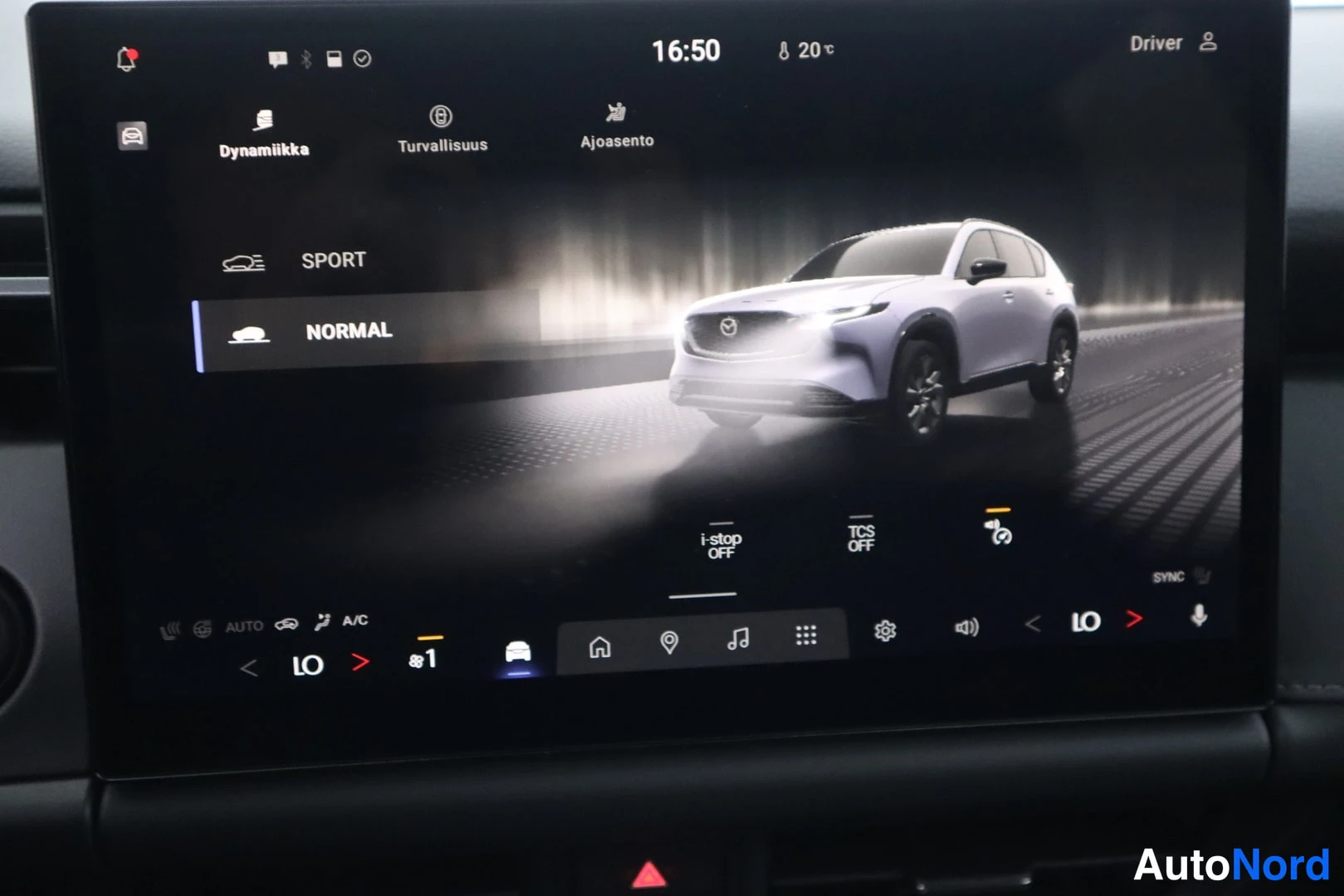 Muu: Infotainment-näyttö ajotilavalikossa, valittuna NORMAL