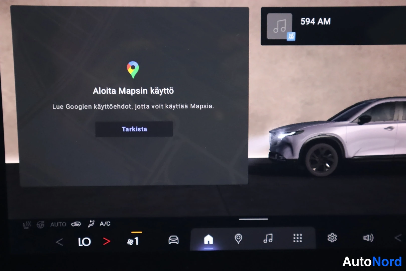 Muu: Näytön aloitusruutu Google Maps -ilmoituksella 'Aloita Mapsin käyttö' ja radiotaajudella 594 AM.